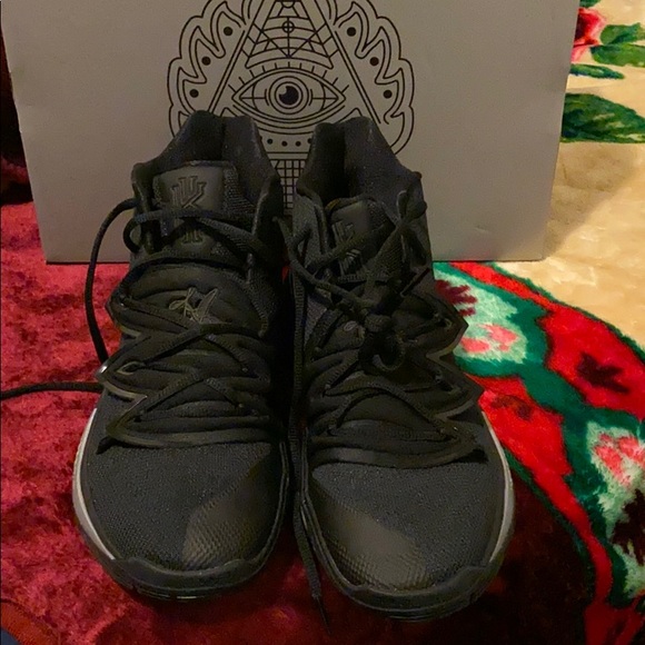 Kyries 5 - Picture 4 of 4